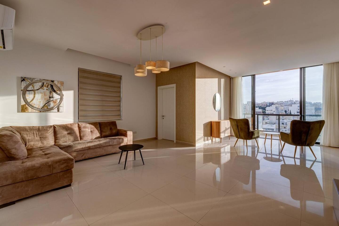 Stunning 3bed With Views By Homely Меллиеха